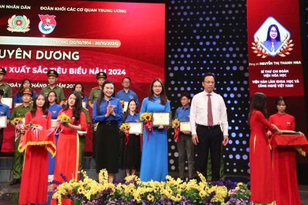 BÍ THƯ CHI ĐOÀN TIÊU BIỂU ĐOÀN VIỆN HÓA HỌC - ĐOÀN TN VIỆN HÀN LÂM KHOA HỌC VÀ CÔNG NGHỆ VIỆT NAM VINH DỰ NHẬN TUYÊN DƯƠNG BÍ THƯ CHI ĐOÀN TIÊU BIỂU KHỐI CÁC CƠ QUAN TRUNG ƯƠNG NĂM 2024