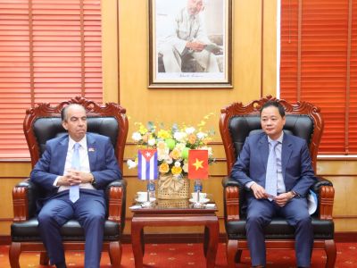 Lãnh đạo Viện Hàn lâm Khoa học và Công nghệ Việt Nam tiếp và làm việc với Đại sứ cộng hòa Cuba tại Việt Nam