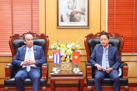 Lãnh đạo Viện Hàn lâm Khoa học và Công nghệ Việt Nam tiếp và làm việc với Đại sứ cộng hòa Cuba tại Việt Nam