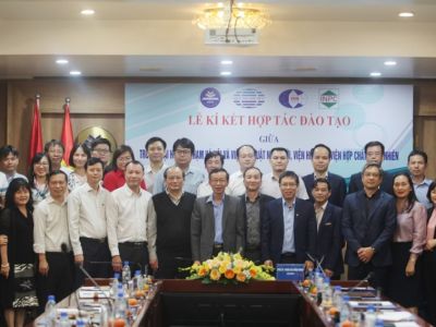 Lễ ký kết Biên bản ghi nhớ hợp tác giữa Trường Đại học Sư phạm Hà Nội và Viện Hóa học, Viện Kỹ thuật Nhiệt đới, Viện Hóa học các Hợp chất thiên nhiên