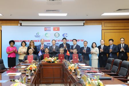 Tăng cường hợp tác khoa học - công nghệ giữa Viện Hàn lâm Khoa học và Công nghệ Việt Nam và Tập đoàn BioCubaFarma