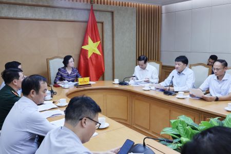 Viện Hàn lâm Khoa học và Công nghệ Việt Nam báo cáo Phó Thủ tướng Chính phủ Phạm Thị Thanh Trà về công nghệ giám định ADN hiện đại phục vụ xác định danh tính hài cốt liệt sĩ