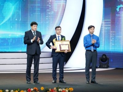 Thạc sĩ Nguyễn Bá Mạnh, nhà khoa học trẻ say mê nghiên cứu vật liệu mới, đoạt giải Tuổi trẻ sáng tạo của Giải thưởng Nhân tài Đất Việt 2025